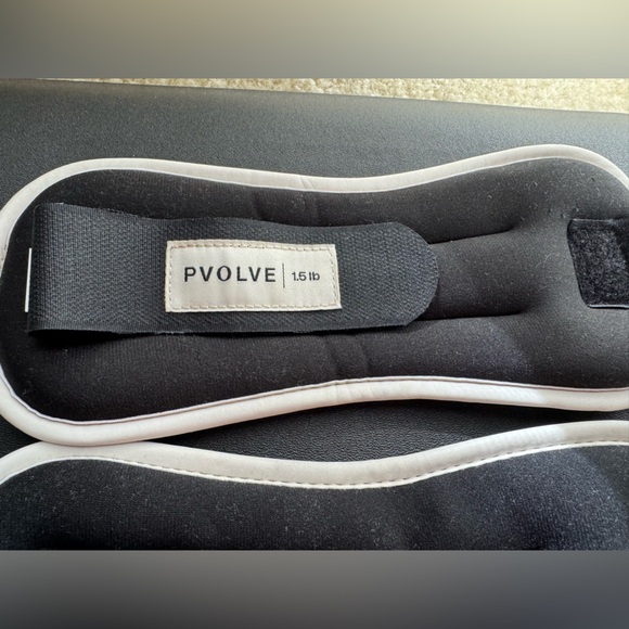 Pvolve 1.5 lb Black Ankle Weights - Picture 4 of 6